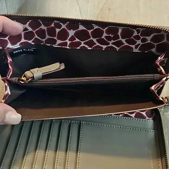 Anne Klein Taupe Wallet with Giraffe Print Lining And Multiple Pockets OS - Picture 7 of 11